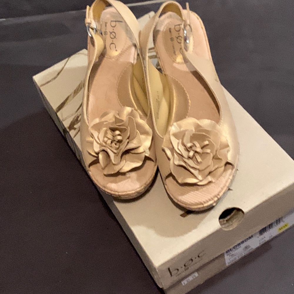 Blossom sandal. Only worn a couple times.